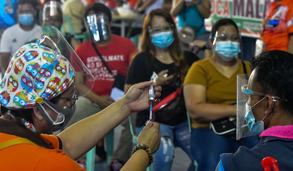 Philippines sees decline in daily COVID cases due to wide vaccine coverage